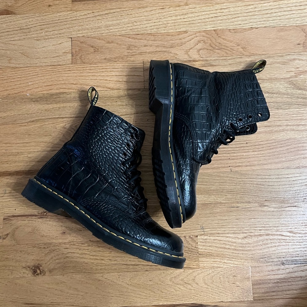 Snakeskin Patterned Black Dr Martens Ladies 11 (fit men’s 10)